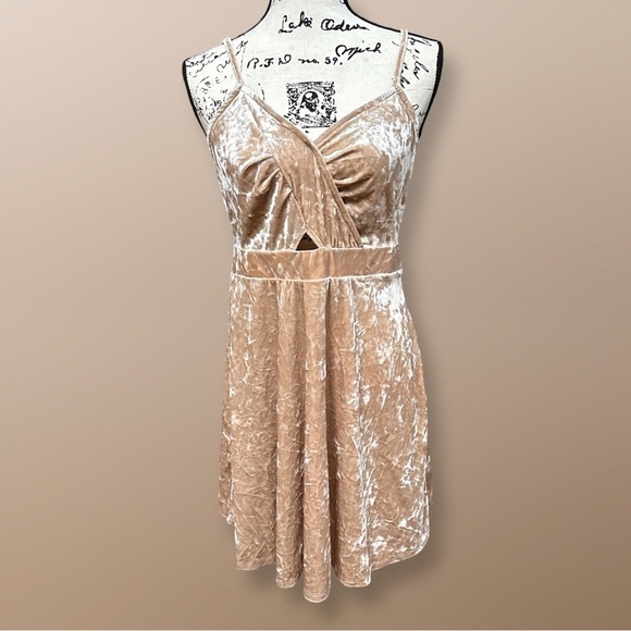 Strappy Cut-Out Crushed Velvet Dress in Blush Size XS. - Picture 1 of 8